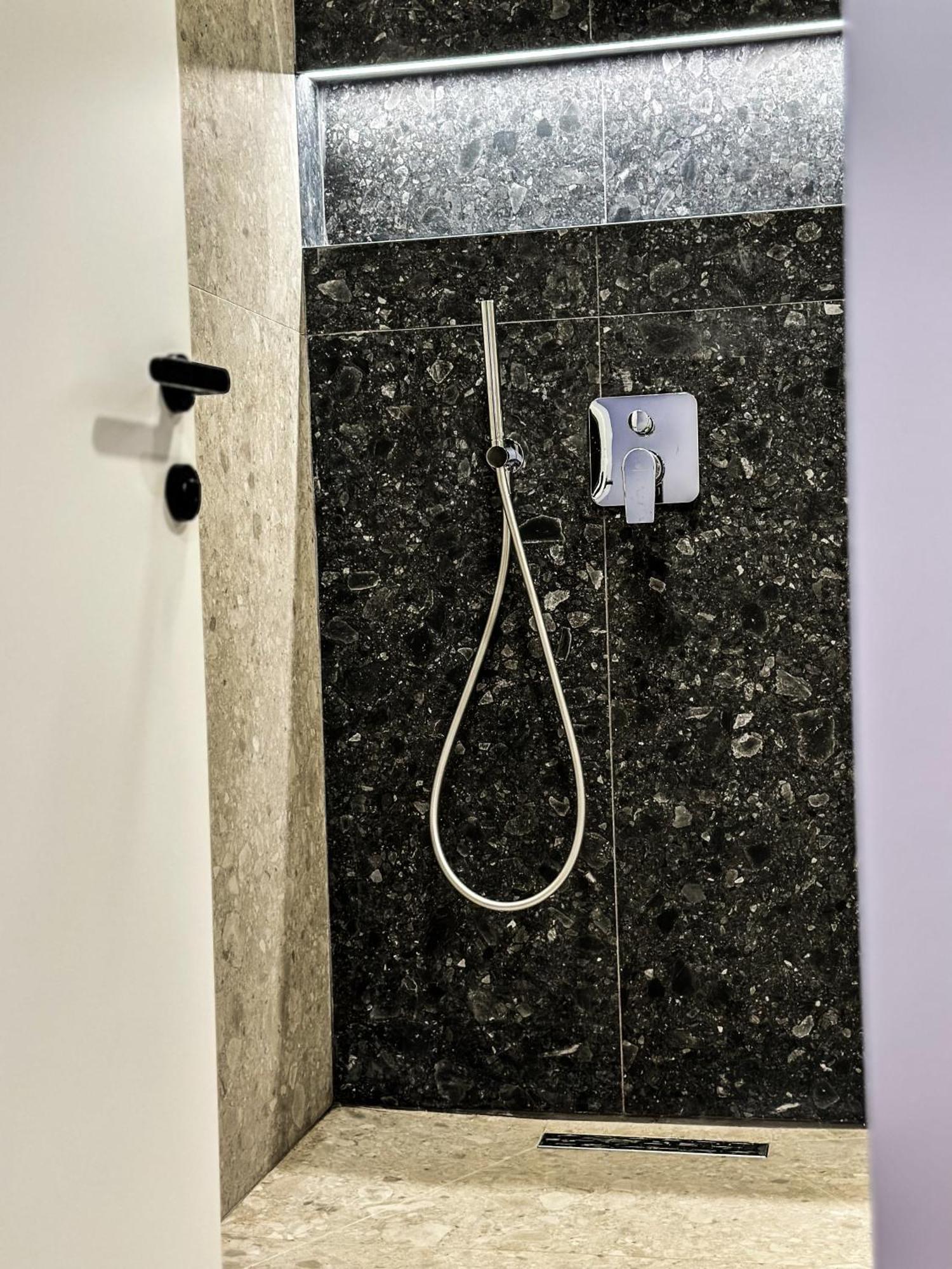 Alexander Rooms & Apartments Δυρράχιο Εξωτερικό φωτογραφία